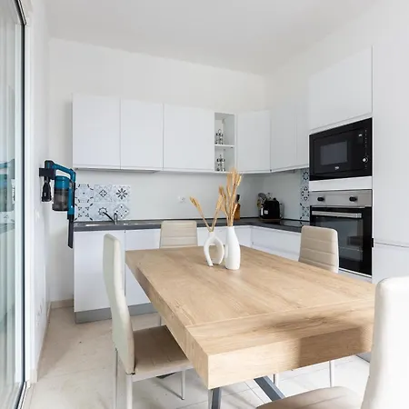 Guesthost - Cozy Inside A With Garden Near The Sea Apartment *