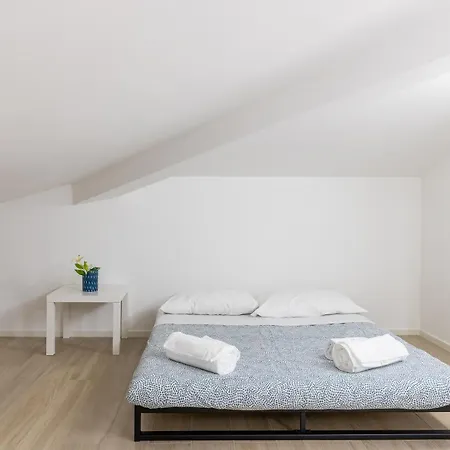 Guesthost - Cozy Inside A With Garden Near The Sea *