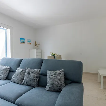 Guesthost - Cozy Inside A With Garden Near The Sea Apartment *