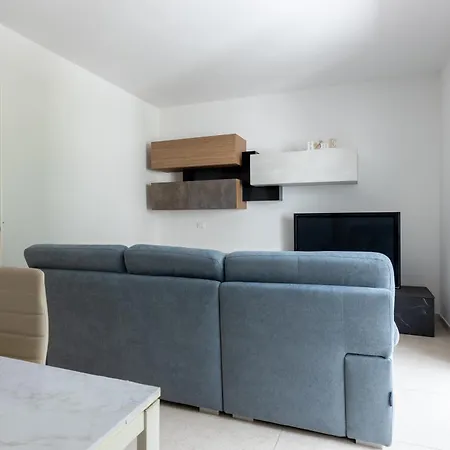 Apartment Guesthost - Cozy Inside A With Garden Near The Sea