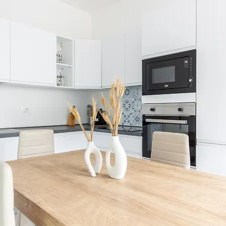 Guesthost - Cozy Inside A With Garden Near The Sea Apartment *