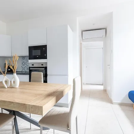 Guesthost - Cozy Inside A With Garden Near The Sea