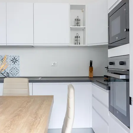 Apartment Guesthost - Cozy Inside A With Garden Near The Sea Marina di Pietrasanta