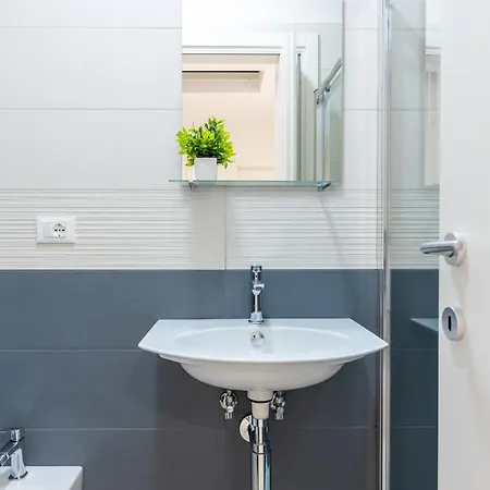 Apartment Guesthost - Cozy Inside A With Garden Near The Sea Marina di Pietrasanta