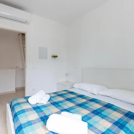 Guesthost - Cozy Inside A With Garden Near The Sea
