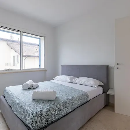 Guesthost - Cozy Inside A With Garden Near The Sea Apartment *