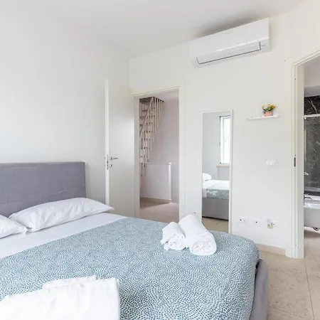 Guesthost - Cozy Inside A With Garden Near The Sea