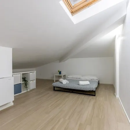 Guesthost - Cozy Inside A With Garden Near The Sea *