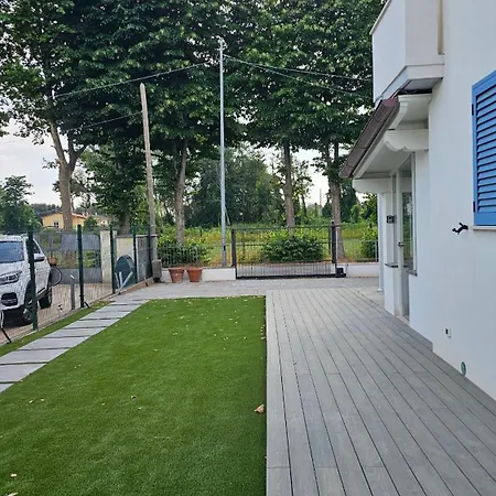 Guesthost - Cozy Inside A With Garden Near The Sea Marina di Pietrasanta