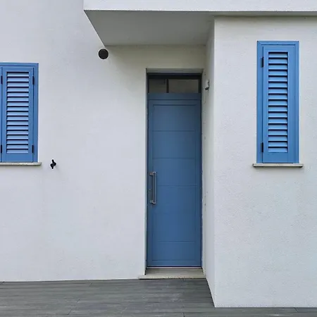 Apartment Guesthost - Cozy Inside A With Garden Near The Sea
