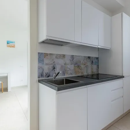 Guesthost - Cozy Inside A With Garden Near The Sea Apartment
