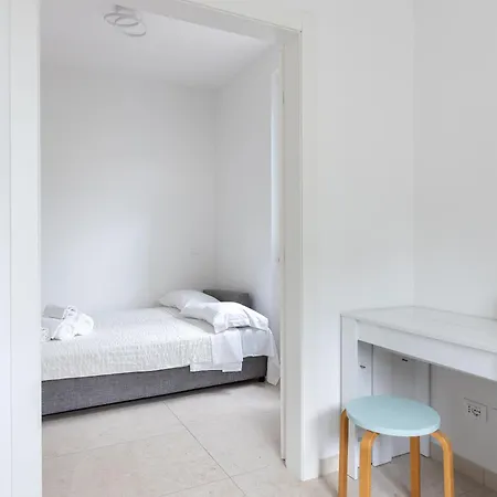 شقة Guesthost - Cozy Inside A With Garden Near The Sea