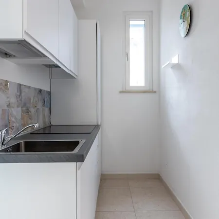 شقة Guesthost - Cozy Inside A With Garden Near The Sea