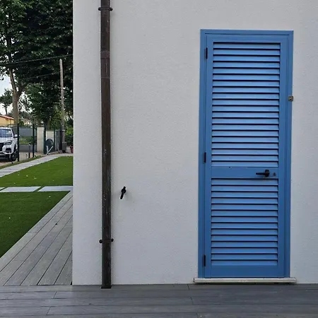Apartment Guesthost - Cozy Inside A With Garden Near The Sea
